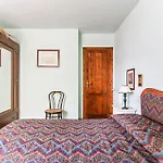 3 Bedroom Beautiful In 卡麦奥雷